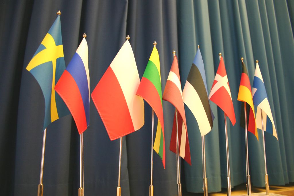 Flaggen Anrainerstaaten